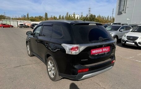 Mitsubishi Outlander III рестайлинг 3, 2014 год, 1 699 000 рублей, 2 фотография