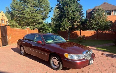 Lincoln Town Car III рестайлинг, 1999 год, 1 350 000 рублей, 8 фотография