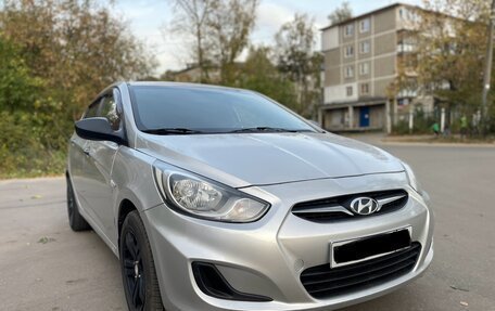 Hyundai Solaris II рестайлинг, 2011 год, 645 000 рублей, 2 фотография