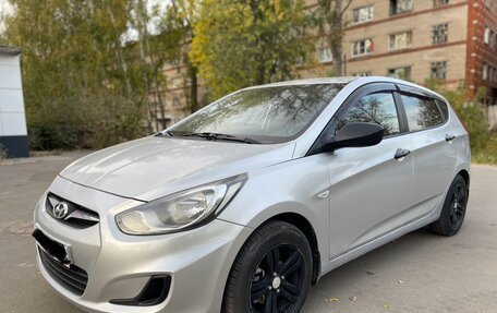 Hyundai Solaris II рестайлинг, 2011 год, 645 000 рублей, 3 фотография