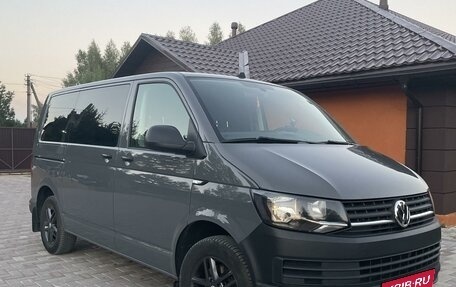 Volkswagen Caravelle T6 рестайлинг, 2018 год, 3 600 000 рублей, 2 фотография