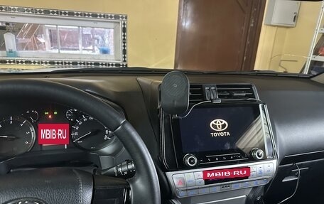 Toyota Land Cruiser Prado 150 рестайлинг 2, 2018 год, 5 500 000 рублей, 8 фотография