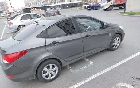 Hyundai Solaris II рестайлинг, 2013 год, 1 100 000 рублей, 11 фотография