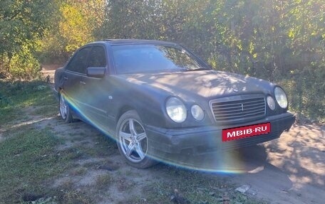 Mercedes-Benz E-Класс, 1996 год, 270 000 рублей, 2 фотография