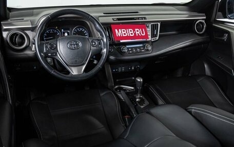 Toyota RAV4, 2019 год, 3 450 000 рублей, 26 фотография