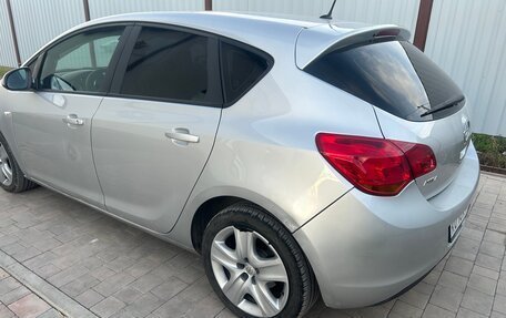 Opel Astra J, 2010 год, 680 000 рублей, 2 фотография