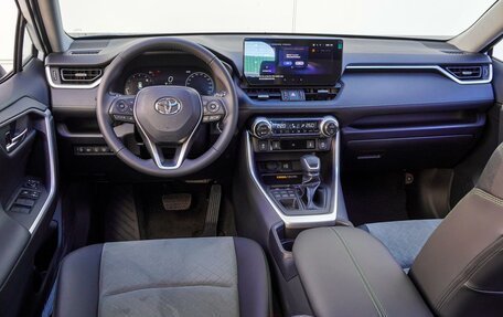 Toyota RAV4, 2024 год, 4 750 000 рублей, 6 фотография