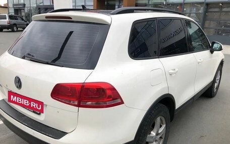 Volkswagen Touareg III, 2011 год, 2 035 000 рублей, 2 фотография