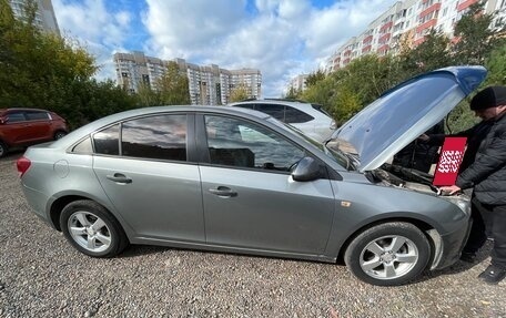 Chevrolet Cruze II, 2010 год, 925 000 рублей, 4 фотография