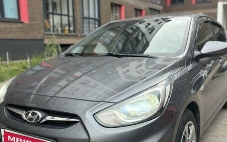 Hyundai Solaris II рестайлинг, 2013 год, 850 000 рублей, 3 фотография