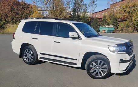 Toyota Land Cruiser 200, 2018 год, 8 300 000 рублей, 4 фотография