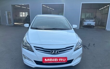 Hyundai Solaris II рестайлинг, 2015 год, 1 195 000 рублей, 2 фотография