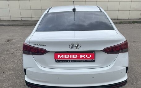 Hyundai Solaris II рестайлинг, 2021 год, 1 800 000 рублей, 2 фотография