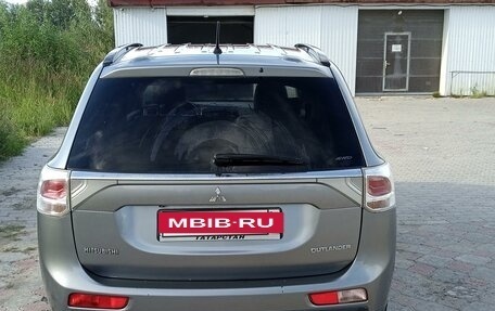 Mitsubishi Outlander III рестайлинг 3, 2012 год, 1 690 000 рублей, 8 фотография