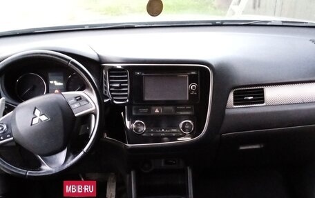 Mitsubishi Outlander III рестайлинг 3, 2012 год, 1 690 000 рублей, 9 фотография