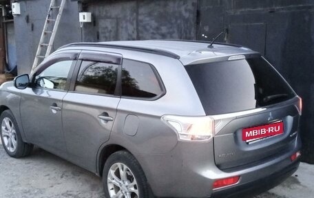 Mitsubishi Outlander III рестайлинг 3, 2012 год, 1 690 000 рублей, 13 фотография