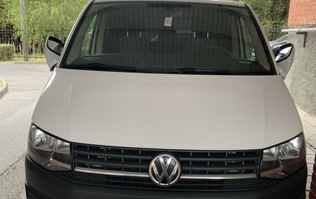 Volkswagen Caravelle T6 рестайлинг, 2015 год, 2 460 000 рублей, 1 фотография