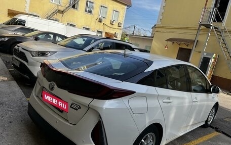 Toyota Prius IV XW50, 2019 год, 2 200 000 рублей, 3 фотография