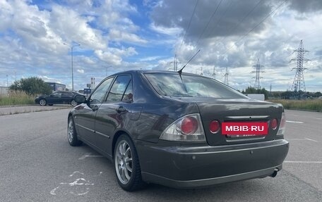 Lexus IS II рестайлинг 2, 2002 год, 1 200 000 рублей, 3 фотография