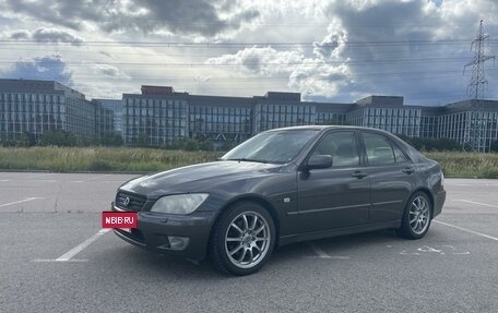 Lexus IS II рестайлинг 2, 2002 год, 1 200 000 рублей, 2 фотография