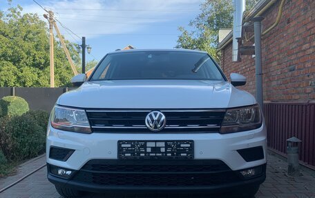 Volkswagen Tiguan II, 2018 год, 2 650 000 рублей, 2 фотография