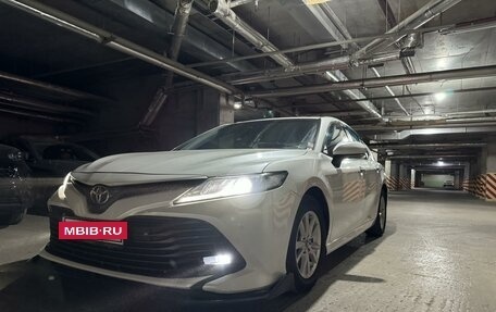 Toyota Camry, 2018 год, 2 650 000 рублей, 9 фотография