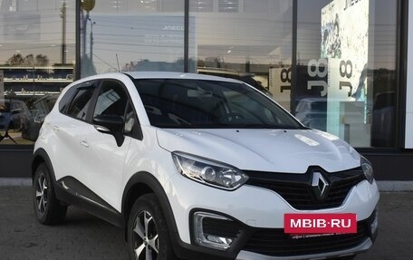 Renault Kaptur I рестайлинг, 2020 год, 1 800 000 рублей, 3 фотография