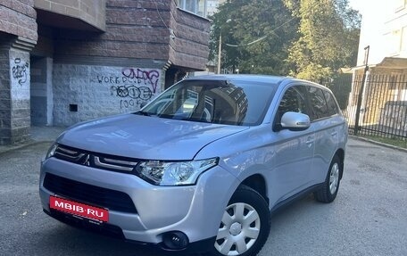 Mitsubishi Outlander III рестайлинг 3, 2012 год, 1 220 000 рублей, 9 фотография