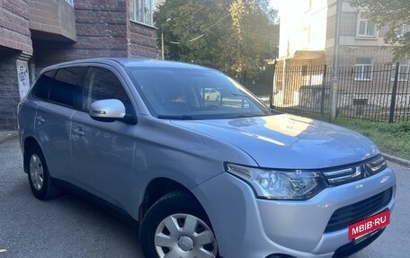 Mitsubishi Outlander III рестайлинг 3, 2012 год, 1 220 000 рублей, 11 фотография