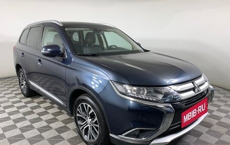 Mitsubishi Outlander III рестайлинг 3, 2018 год, 2 350 000 рублей, 3 фотография