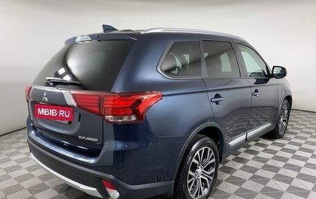 Mitsubishi Outlander III рестайлинг 3, 2018 год, 2 350 000 рублей, 5 фотография