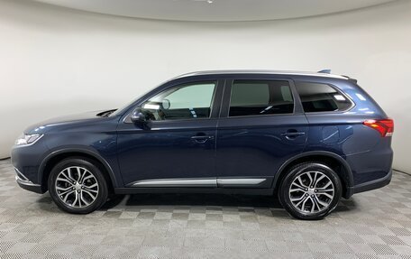 Mitsubishi Outlander III рестайлинг 3, 2018 год, 2 350 000 рублей, 8 фотография