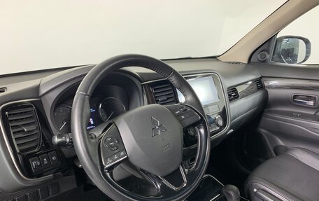 Mitsubishi Outlander III рестайлинг 3, 2018 год, 2 350 000 рублей, 12 фотография