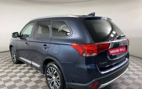 Mitsubishi Outlander III рестайлинг 3, 2018 год, 2 350 000 рублей, 7 фотография