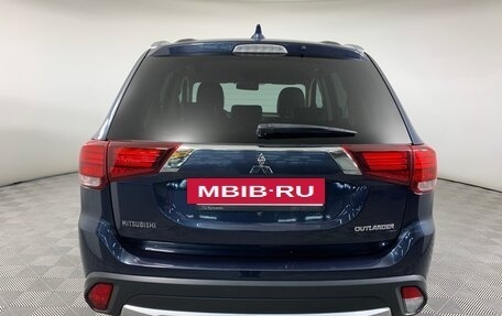 Mitsubishi Outlander III рестайлинг 3, 2018 год, 2 350 000 рублей, 6 фотография