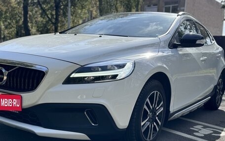 Volvo V40 Cross Country I, 2018 год, 2 320 000 рублей, 1 фотография