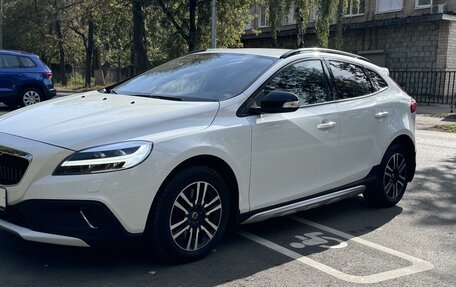 Volvo V40 Cross Country I, 2018 год, 2 320 000 рублей, 18 фотография