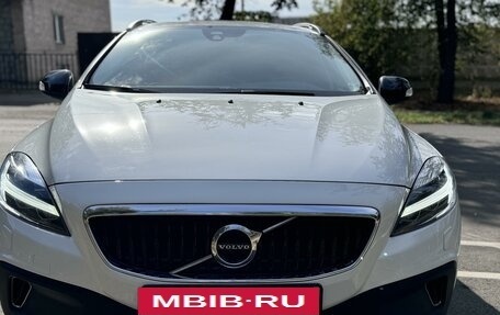 Volvo V40 Cross Country I, 2018 год, 2 320 000 рублей, 11 фотография