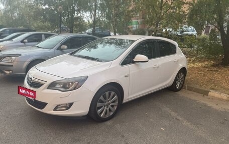 Opel Astra J, 2011 год, 715 000 рублей, 2 фотография