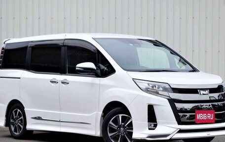 Toyota Noah III, 2021 год, 1 850 000 рублей, 1 фотография