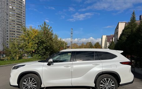 Toyota Highlander, 2024 год, 6 400 000 рублей, 8 фотография