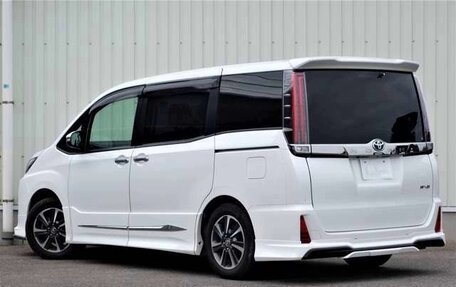 Toyota Noah III, 2021 год, 1 850 000 рублей, 5 фотография