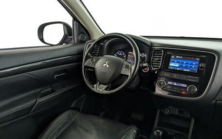 Mitsubishi Outlander III рестайлинг 3, 2016 год, 1 750 000 рублей, 26 фотография