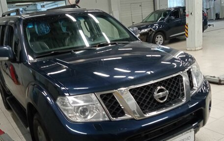 Nissan Pathfinder, 2011 год, 1 600 000 рублей, 2 фотография