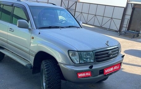 Toyota Land Cruiser 100 рестайлинг 2, 2003 год, 2 400 000 рублей, 6 фотография