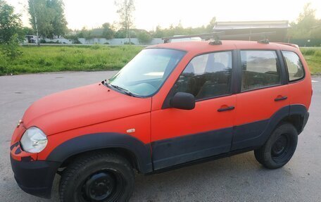 Chevrolet Niva I рестайлинг, 2005 год, 120 000 рублей, 2 фотография