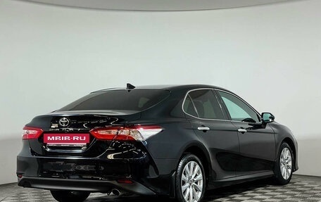 Toyota Camry, 2018 год, 2 599 000 рублей, 5 фотография