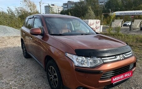 Mitsubishi Outlander III рестайлинг 3, 2012 год, 1 600 000 рублей, 3 фотография