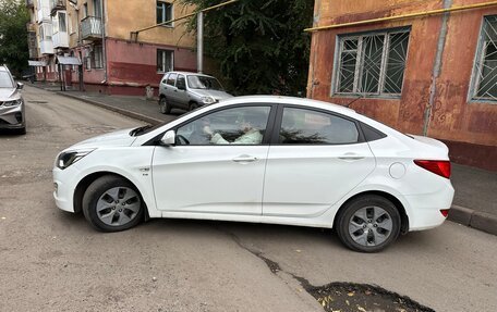 Hyundai Solaris II рестайлинг, 2015 год, 1 100 000 рублей, 8 фотография