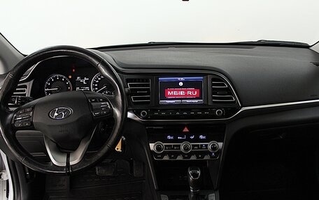 Hyundai Elantra VI рестайлинг, 2019 год, 1 999 000 рублей, 15 фотография